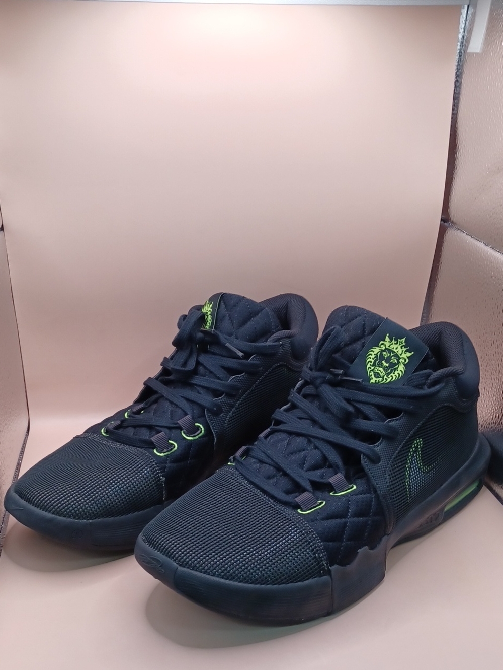 Pre-Owned Nike Lebron Witness VIII-Black/Volt Size M:12 W:13.5 US FB2239-002